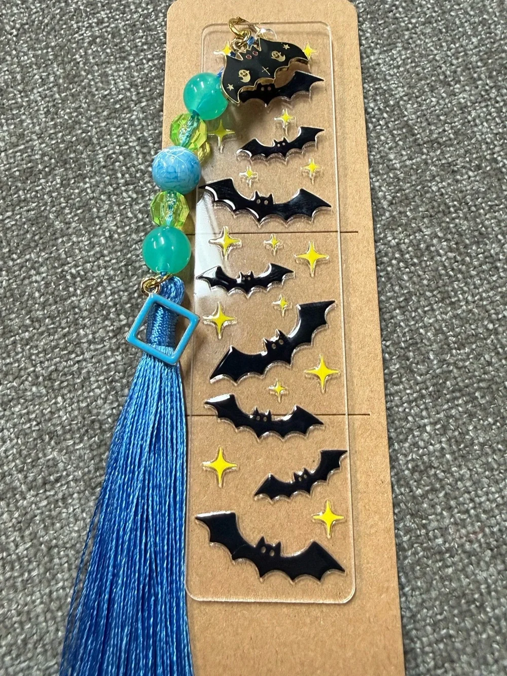 🦇 Acrylic bookmark “Bats” design, beads and 2 Charms. NWOT (Size small )
